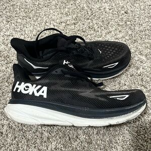 HOKA Clifton 9 men’s 10.5 2E